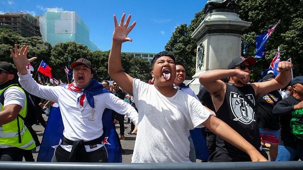 tribu maorí pidió a antivacunas dejar de usar el haka