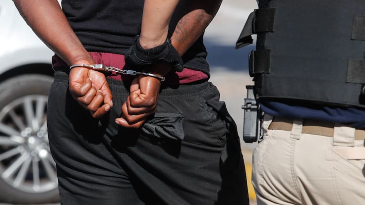Detienen a ciudadanos haitianos por tráfico de migrantes en Chile: operaban en la Región Metropolitana
