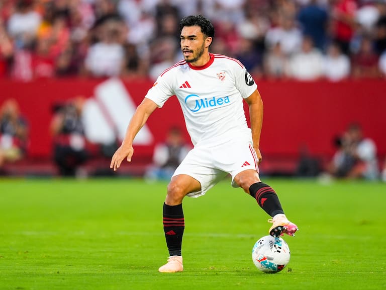 A una semana del inicio de La Liga, Gabriel Suazo aún no está habilitado para jugar por Sevilla