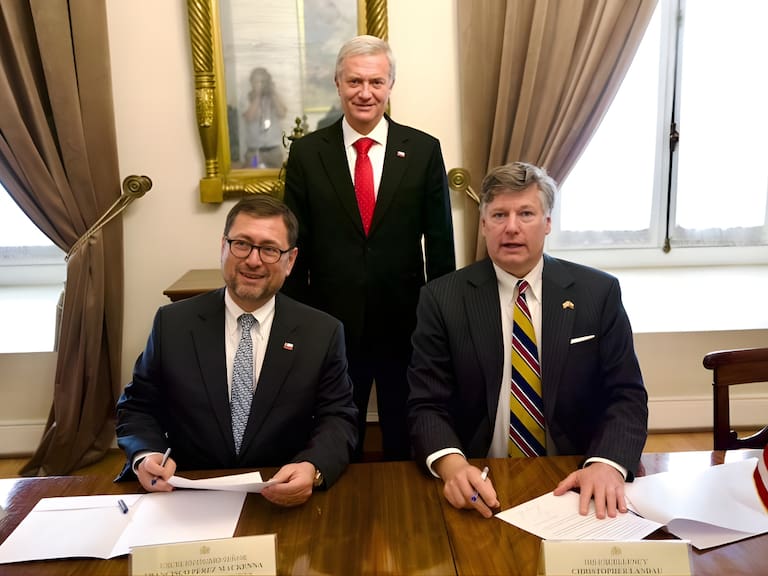 Gobiernos de Chile y EE. UU. sellan acuerdo para asegurar minerales críticos