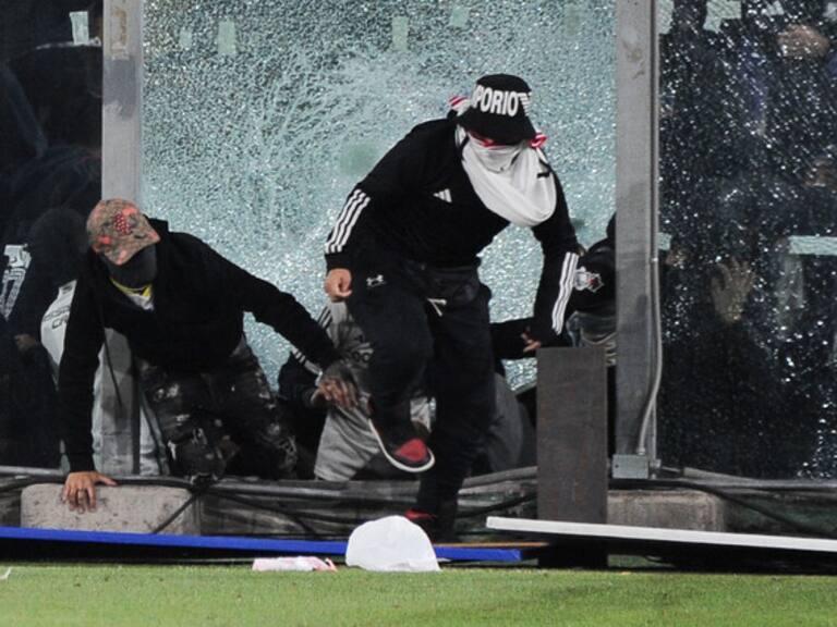 No contentos con destruir el Monumental, delincuentes disfrazados de barristas destrozan el gimnasio de las juveniles de Colo Colo