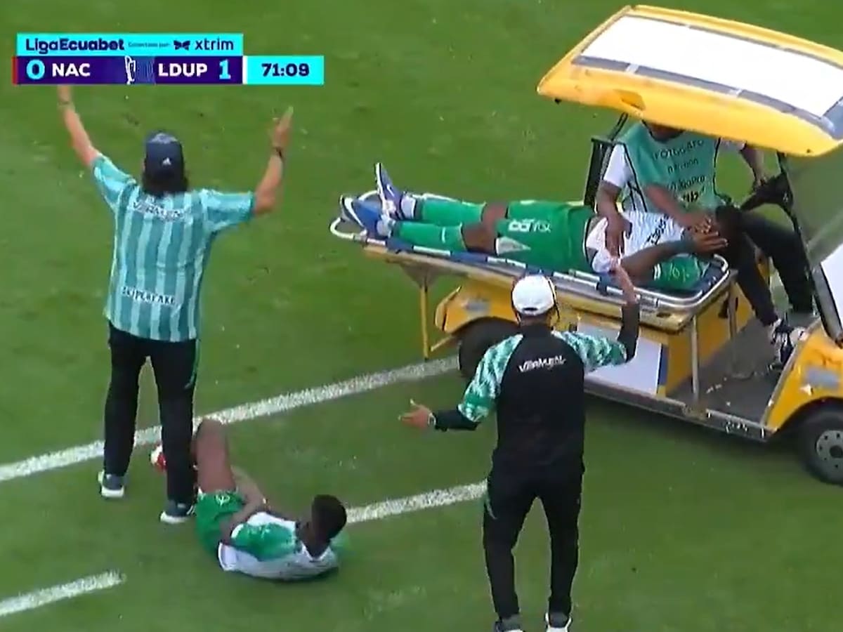 Insólito: carrito de asistencia atropella a jugador en Ecuador