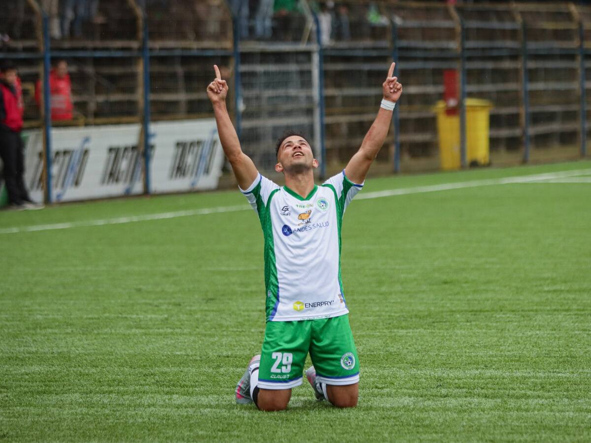 El ‘delfín’ deberá esperar: Deportes Puerto Montt ganó, pero no se pudo consagrar campeón en la Segunda División