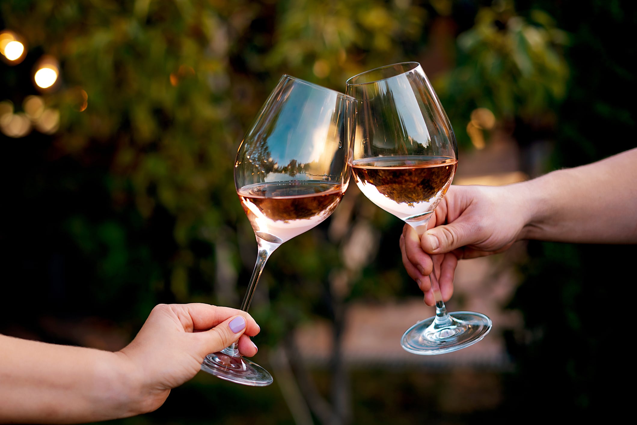 Estudio científico revela cuál es el verdadero efecto de tomar alcohol antes de ir a dormir