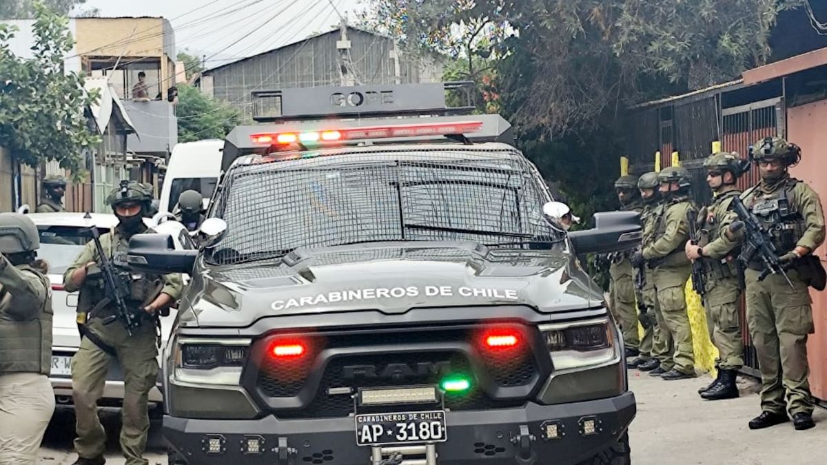 Detienen a sujeto con “triple nacionalidad” tras incautación de éxtasis y metanfetamina en Santiago