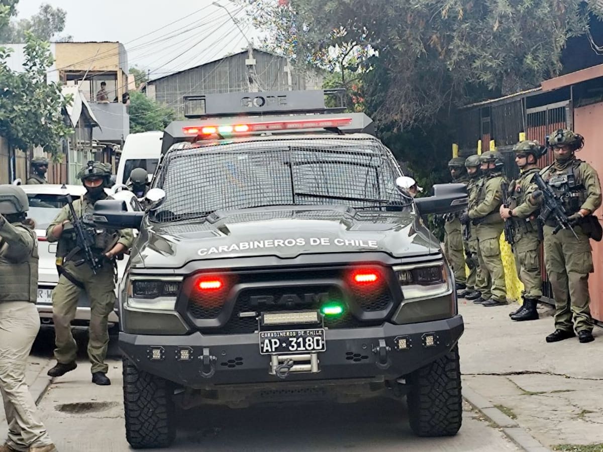 Detienen a sujeto con “triple nacionalidad” tras incautación de éxtasis y metanfetamina en Santiago