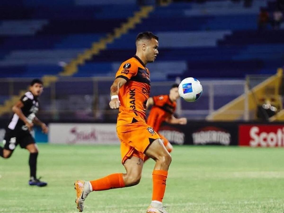Goleador chileno vende su ropa para pagar una operación tras gestión “humillante” de su último club