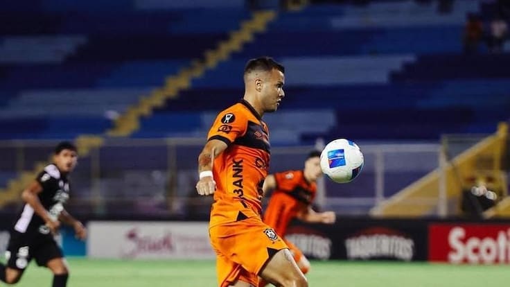 Goleador chileno vende su ropa para pagar una operación tras gestión “humillante” de su último club