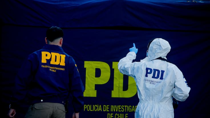registran violento tiroteo entre delincuentes y la PDI en una feria libre de Huechuraba