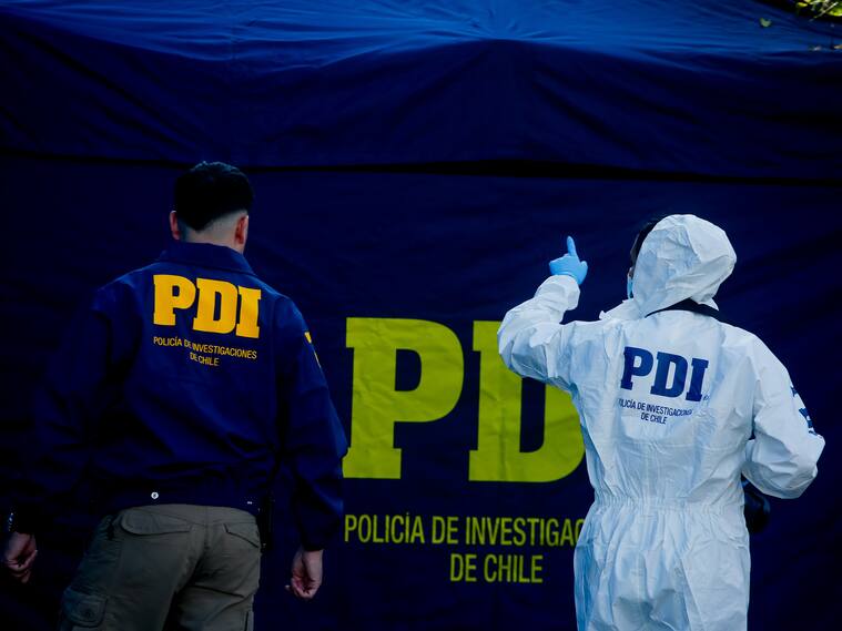 16 de abril de 2026/SANTIAGOEfectivos de la Policía de Investigaciones (PDI) trabaja en las pericias para esclarecer el hecho.
FOTO: HANS SCOTT/AGENCIAUNO