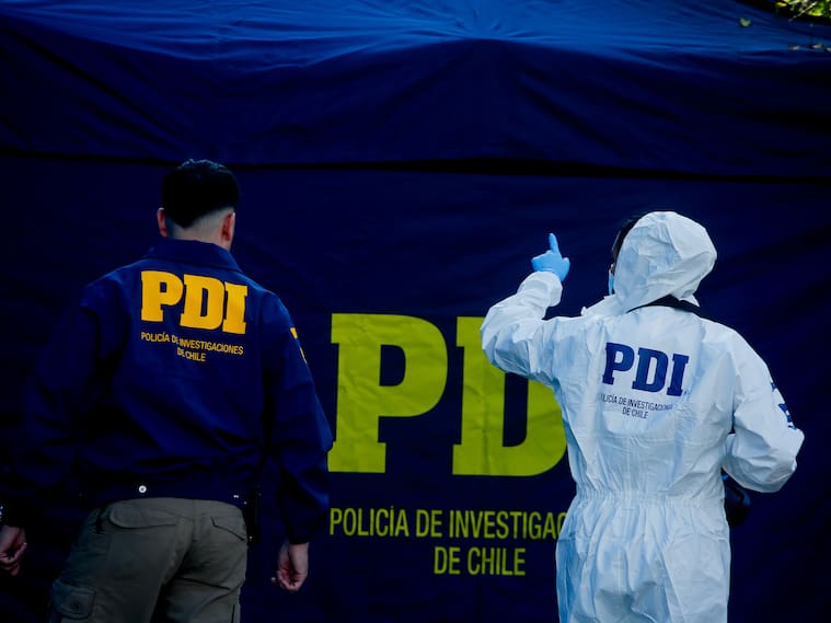 16 de abril de 2026/SANTIAGOEfectivos de la Policía de Investigaciones (PDI) trabaja en las pericias para esclarecer el hecho.
FOTO: HANS SCOTT/AGENCIAUNO