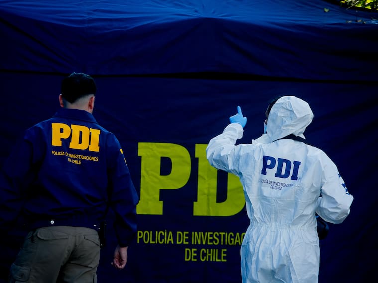 16 de abril de 2026/SANTIAGOEfectivos de la Policía de Investigaciones (PDI) trabaja en las pericias para esclarecer el hecho.
FOTO: HANS SCOTT/AGENCIAUNO