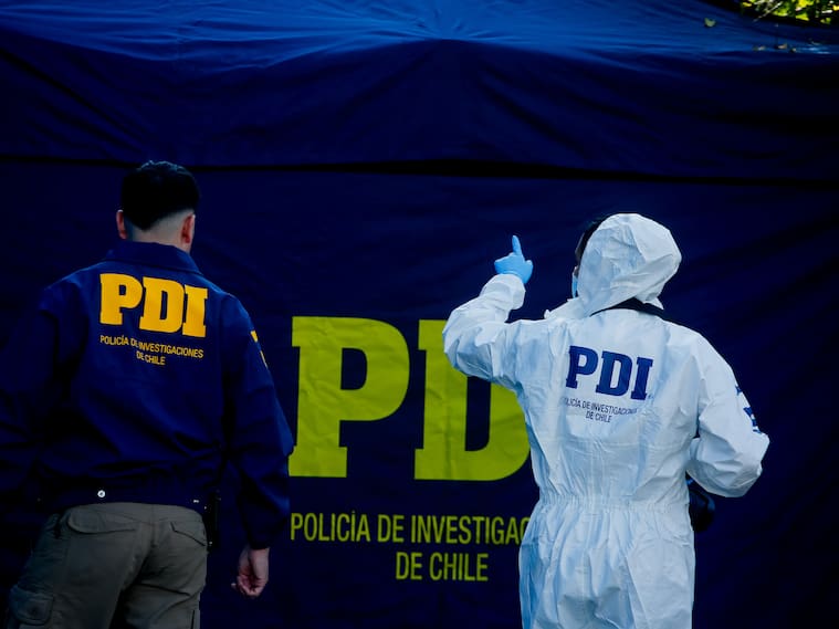 16 de abril de 2026/SANTIAGOEfectivos de la Policía de Investigaciones (PDI) trabaja en las pericias para esclarecer el hecho.
FOTO: HANS SCOTT/AGENCIAUNO
