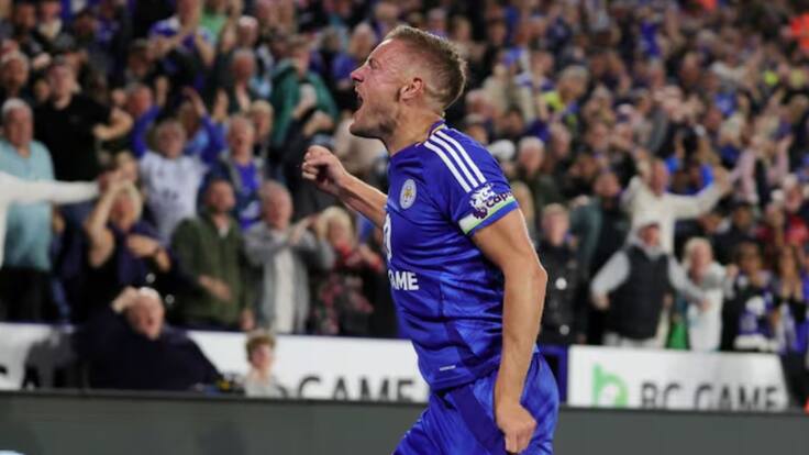 Vardy eterno: el ariete marca en el regreso del Leicester a la Premier y alcanza histórica marca en la competición inglesa
