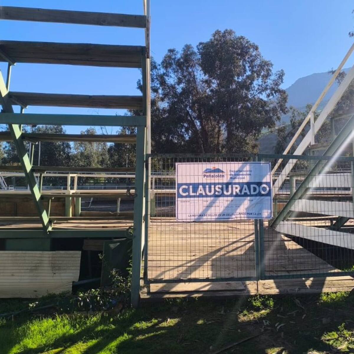 Municipalidad de Peñalolén clausura medialuna ilegal: alcalde asegura que “se acabó el rodeo” en la comuna