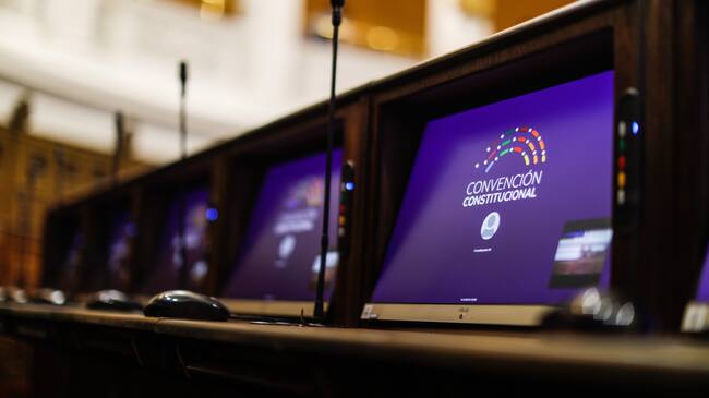 30 de Junio de 2021 / SANTIAGVista del salón plenario en donde se firmo el acta de entrega de las dependencias de la sede de la Cámara en Santiago, que serán utilizadas para el funcionamiento de la Convención Constitucional.
FOTO:CRISTOBAL ESCOBAR/AGENCIAUNO