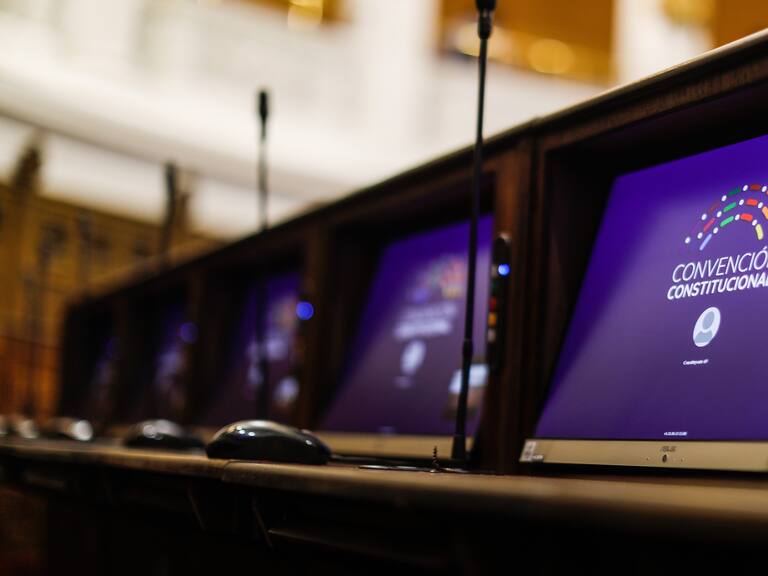 30 de Junio de 2021 / SANTIAGVista del salón plenario en donde se firmo el acta de entrega de las dependencias de la sede de la Cámara en Santiago, que serán utilizadas para el funcionamiento de la Convención Constitucional.
FOTO:CRISTOBAL ESCOBAR/AGENCIAUNO