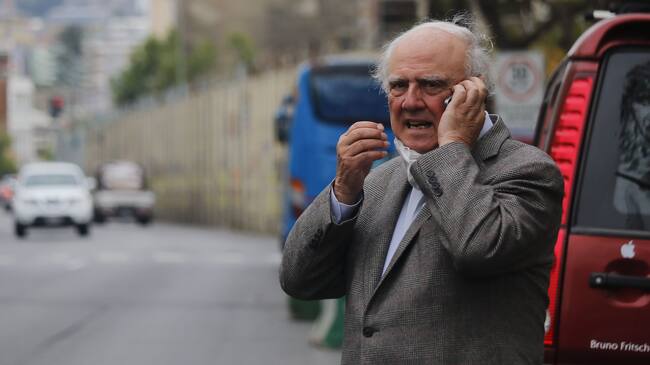 11 DE NOVIEMBRE DE 2020/VALPARAISOEl candidato independiente a la Convencion Constituyente por una nueva Constitucion, Agustin Squella, tras un punto de prensa en donde, junto a otros postulantes, solicitan las mismas garantias para candidatos independientes como para postulantes de partidos politicos.
FOTO: LEONARDO RUBILAR CHANDIA/AGENCIAUNO