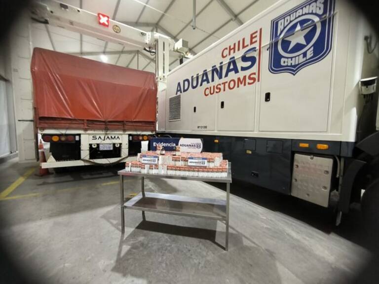 Servicio Nacional de Aduanas incauta 400 frascos de ketamina en camión proveniente de Bolivia