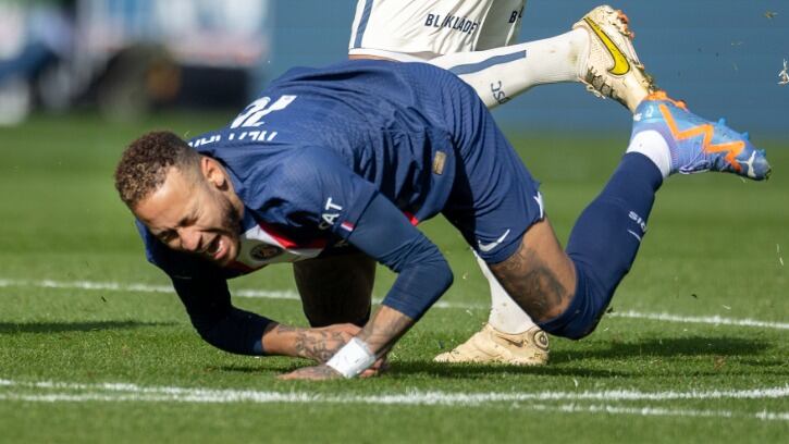 Neymar recibe la peor noticia en PSG: debe operarse y se pierde el resto de la temporada 