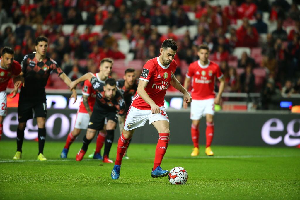 Benfica ante Moreirense en partido de la primera división de Portugal