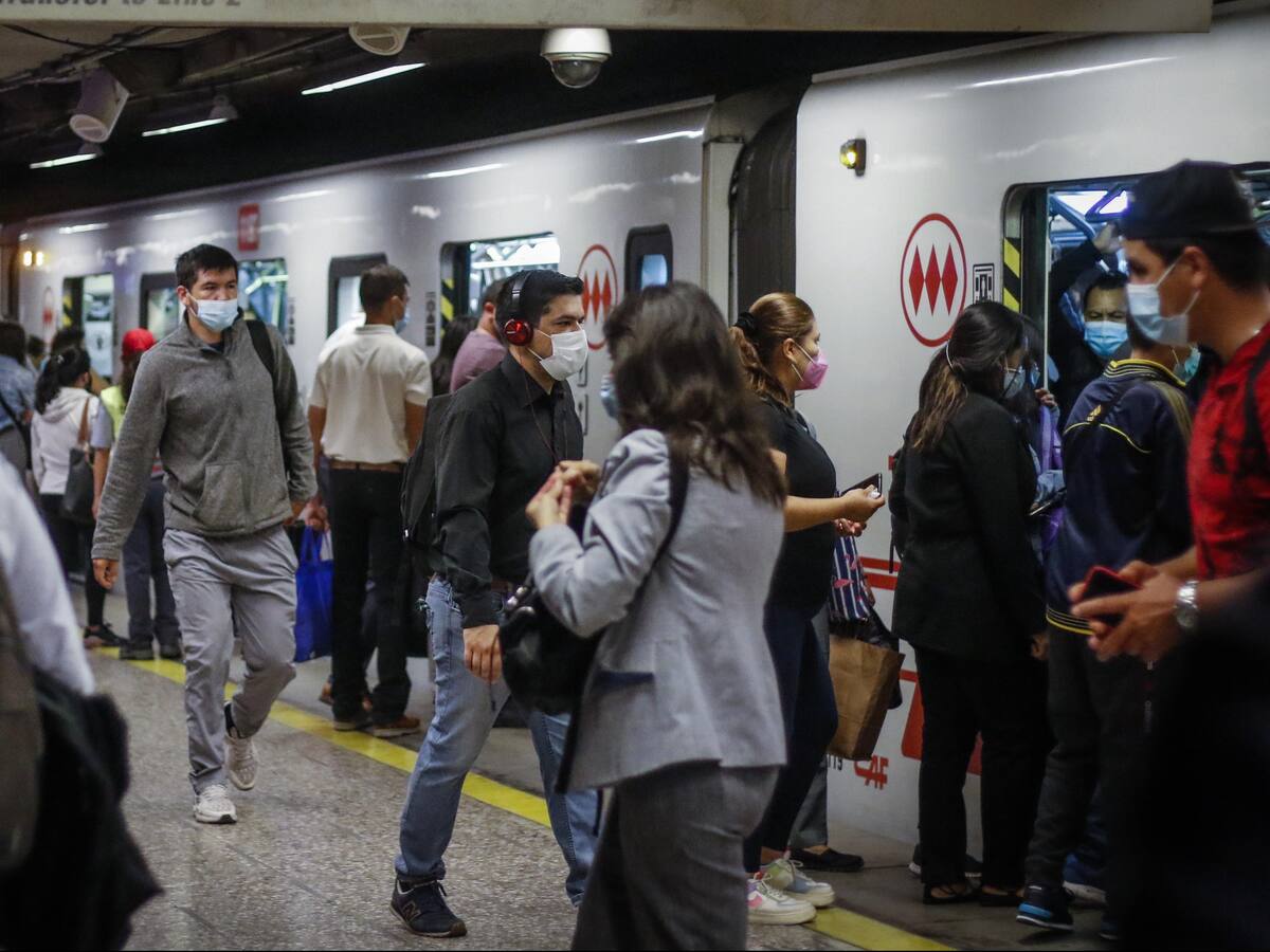 Metro cierra varias estaciones de Línea 1 por protestas de trabajadores en paro