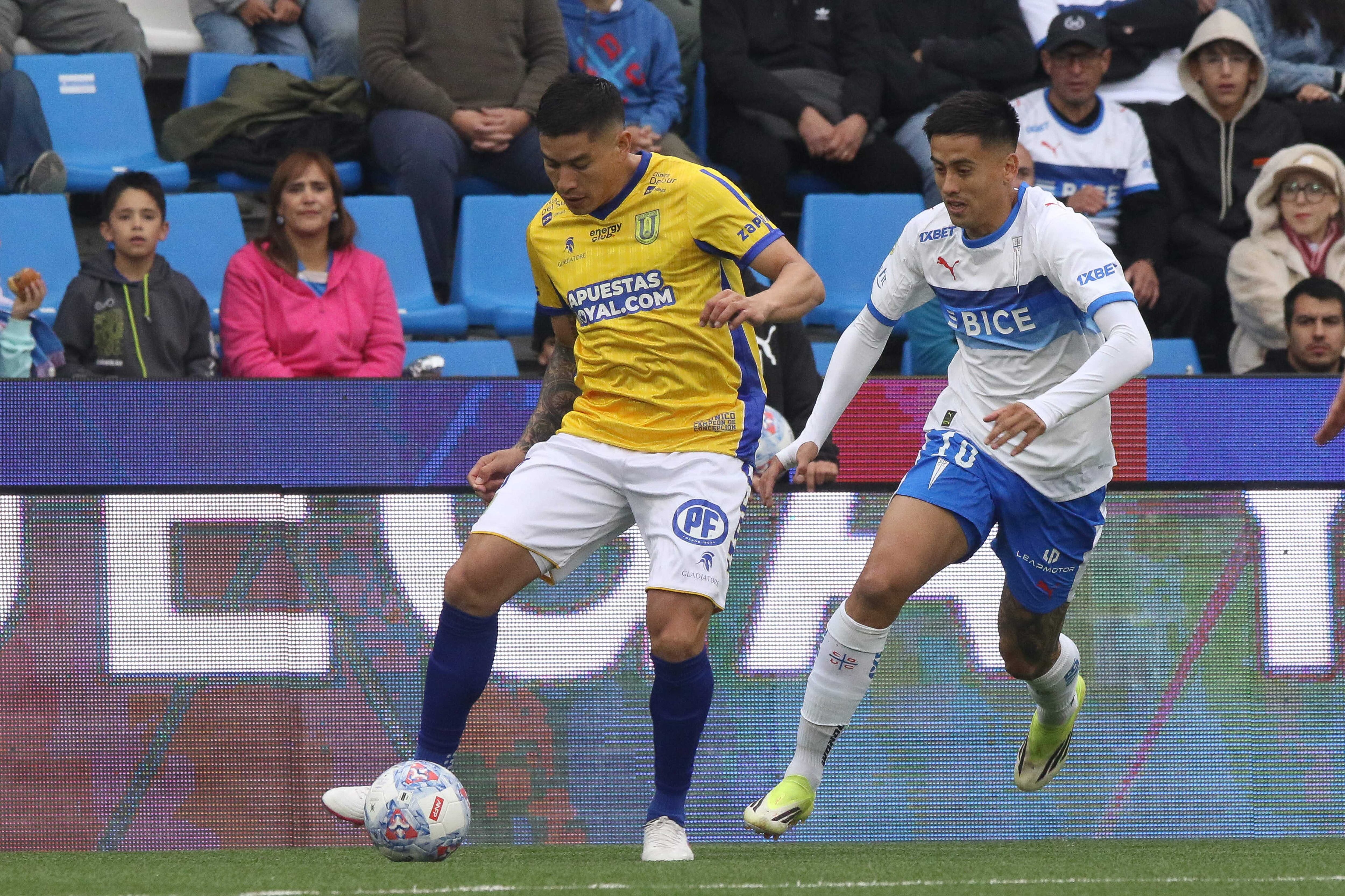 Universidad Católica y Universidad de Concepción se ven las caras por la Copa de la Liga