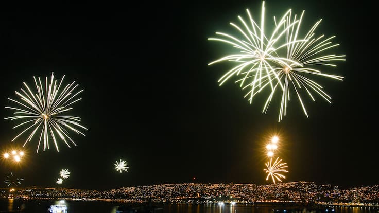 Valparaíso suspende fuegos artificiales en Laguna Verde por marejadas