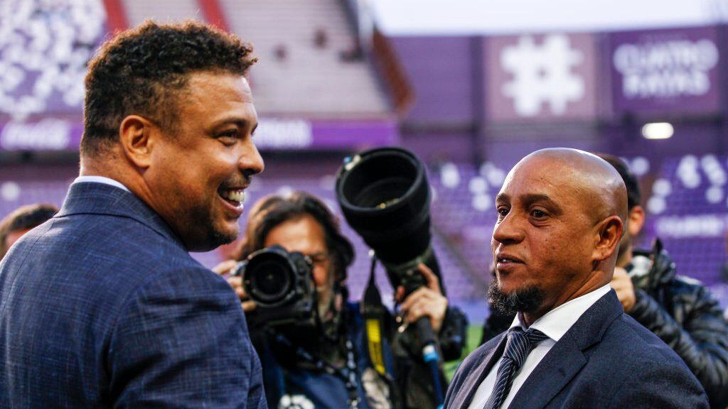 , SPAIN - MARCH 10: (L-R) president Ronaldo of Real Valladolid, Roberto Carlos of Real Madrid during the La Liga Santander match between Real Valladolid v Real Madrid on March 10, 2019 (Photo by David S. Bustamante/Soccrates/Getty Images)