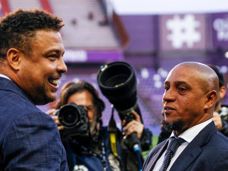 , SPAIN - MARCH 10: (L-R) president Ronaldo of Real Valladolid, Roberto Carlos of Real Madrid during the La Liga Santander match between Real Valladolid v Real Madrid on March 10, 2019 (Photo by David S. Bustamante/Soccrates/Getty Images)
