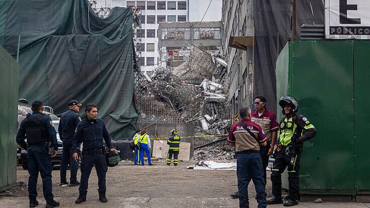 Tragedia en México: colapso de edificio en demolición deja un muerto y trabajadores atrapados
