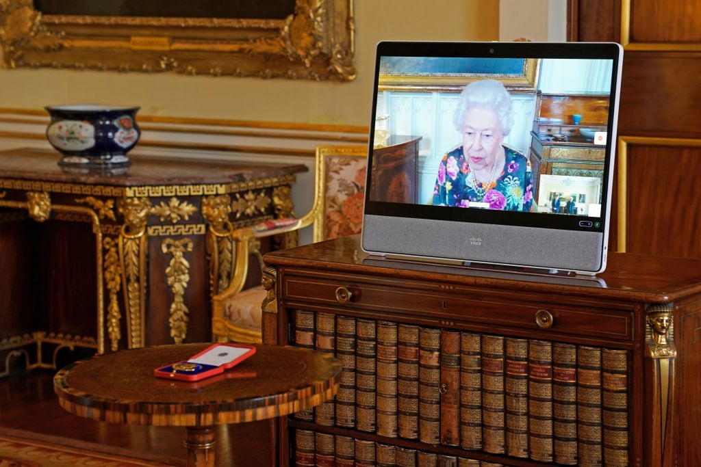 Isabel II recibe una audiencia virtual desde el castillo de Windsor