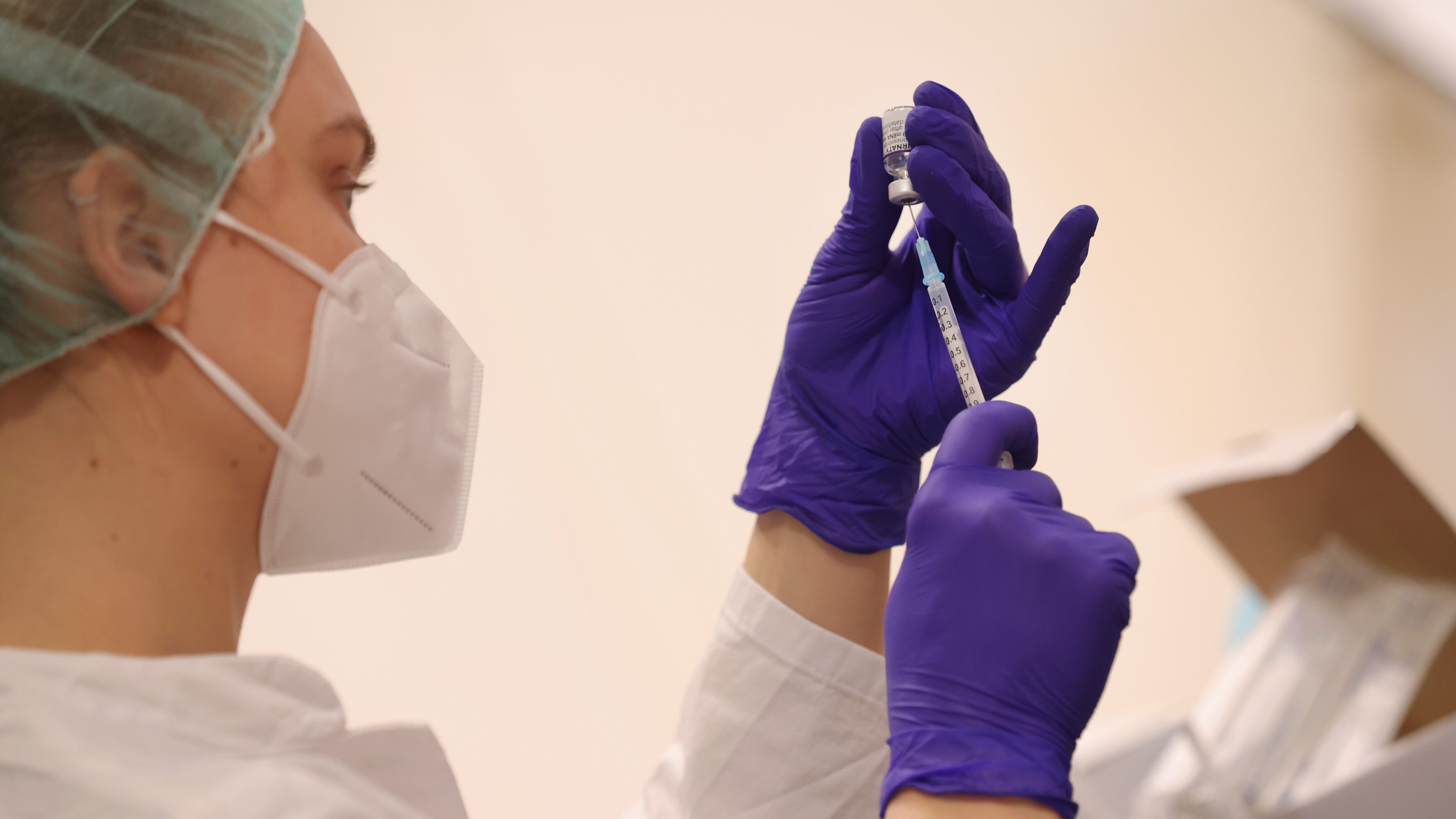 BERLIN, GERMANY - JANUARY 18: A medical assistant prepares syringes with the Pfizer/BioNTech vaccine against Covid-19 at the Humboldt Forum museum during the Omicron wave of the coronavirus pandemic on January 18, 2022 in Berlin, Germany. The museum has launched a three-day vaccination drive for anyone in Berlin seeking a shot. Approximately 73% of the population in Germany is now fully vaccinated. Meanwhile Omicron has fuelled record-breaking rates of new infections since the beginning of the year. (Photo by Sean Gallup/Getty Images)