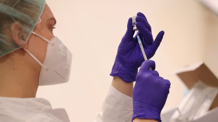 BERLIN, GERMANY - JANUARY 18: A medical assistant prepares syringes with the Pfizer/BioNTech vaccine against Covid-19 at the Humboldt Forum museum during the Omicron wave of the coronavirus pandemic on January 18, 2022 in Berlin, Germany. The museum has launched a three-day vaccination drive for anyone in Berlin seeking a shot. Approximately 73% of the population in Germany is now fully vaccinated. Meanwhile Omicron has fuelled record-breaking rates of new infections since the beginning of the year. (Photo by Sean Gallup/Getty Images)