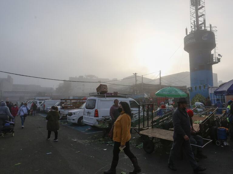 6 de Mayo de 2022 / SANTIAGO El ministro de Agricultura, Esteban Valenzuela, presenta un nuevo indicador denominado “Mejores Alimentos de Temporada” (MAT), que recoge las principales bajas de alimentos, tanto en las ferias libres como en supermercados. En la oportunidad, la autoridad también se referirá el Índice de Precios al Consumidor, correspondiente al mes de abril.
FOTO: DIEGO MARTIN/AGENCIAUNO