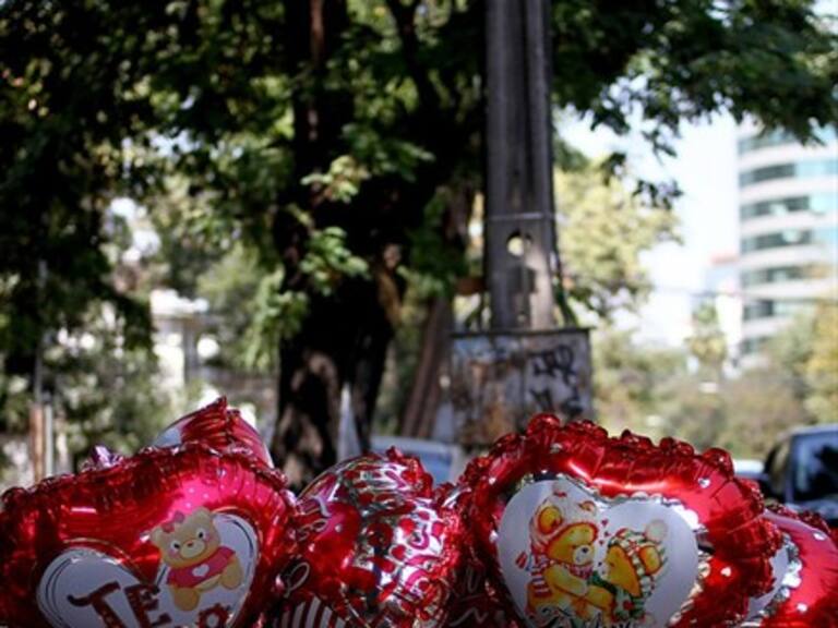 «Ideas», «frases» y «manualidades»: chilenos enamorados recurren a Google para San Valentín