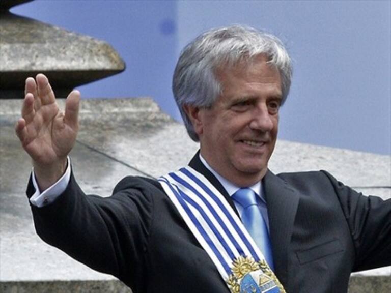 Presidente de Uruguay sancionó al comandante en jefe del ejército