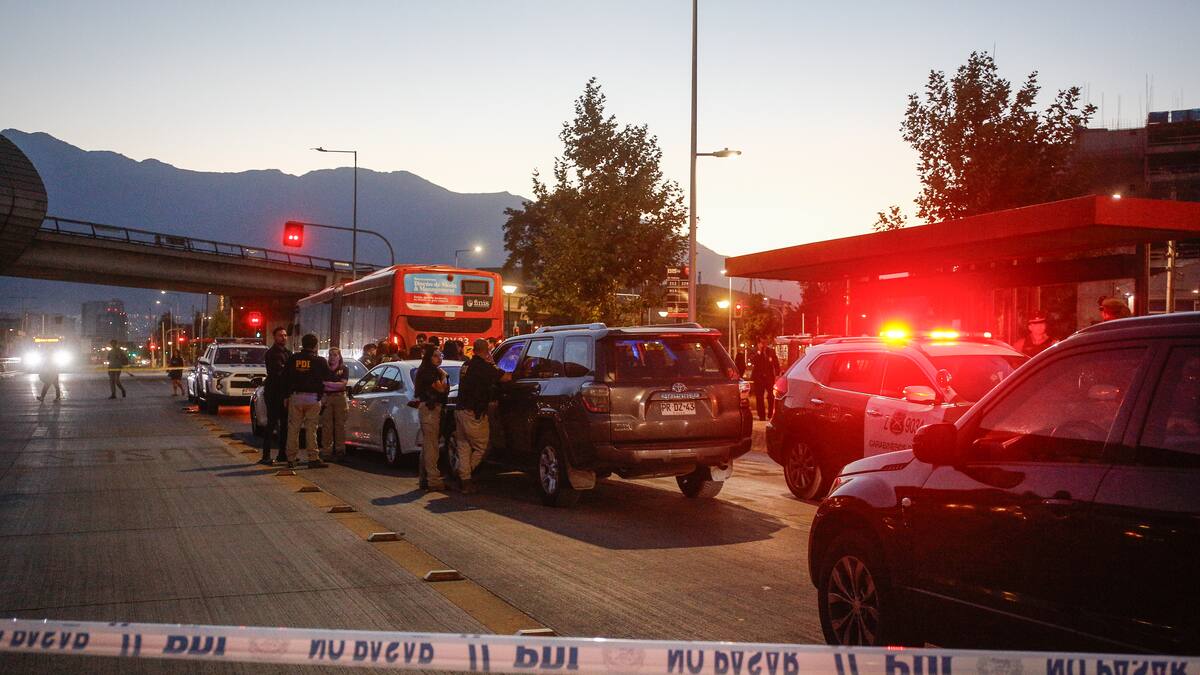 Detective de la PDI mata a delincuente que intentó asaltarlo a bordo de bus RED en Macul