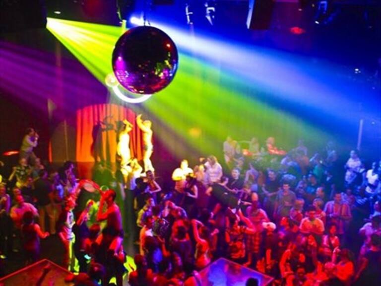 Multan a discoteca por cobrar entrada a hombres y dar ingreso gratis a mujeres