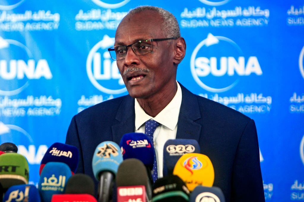 El ministro sudanés del agua, Yasser Abbas, rechaza la represa etíope