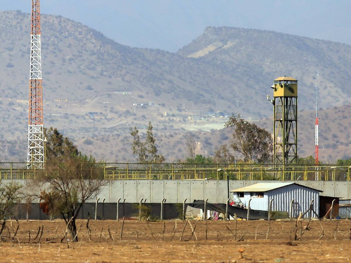 Dos funcionarios de Gendarmería en Punta Peuco dieron positivo de coronavirus