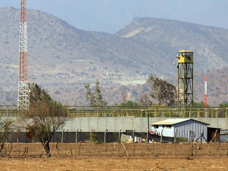 2 de abril 2020/ SANTIAGO
Imgenes de la torre de vigilancia del Penal de Punta Peuco ubicado en la comuna de til til, donde el Presidente Sebastian Piera enviar veto al Congreso para reponer disposiciones rechazadas en ley de indulto conmutativo, podran salir en libertad reos de Punta Peuco
FOTO: Jose Francisco Zuiga /AGENCIAUNO
