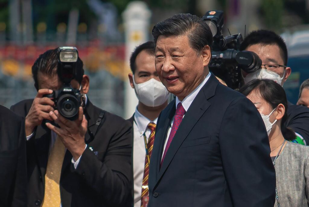 El presidente de China, Xi Jinping, en su arribo en visita oficial a Tailandia
