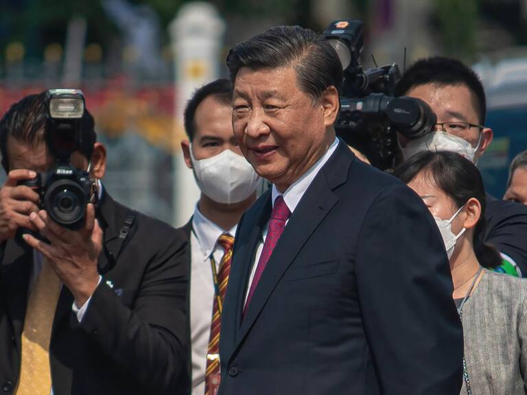 El presidente de China, Xi Jinping, en su arribo en visita oficial a Tailandia