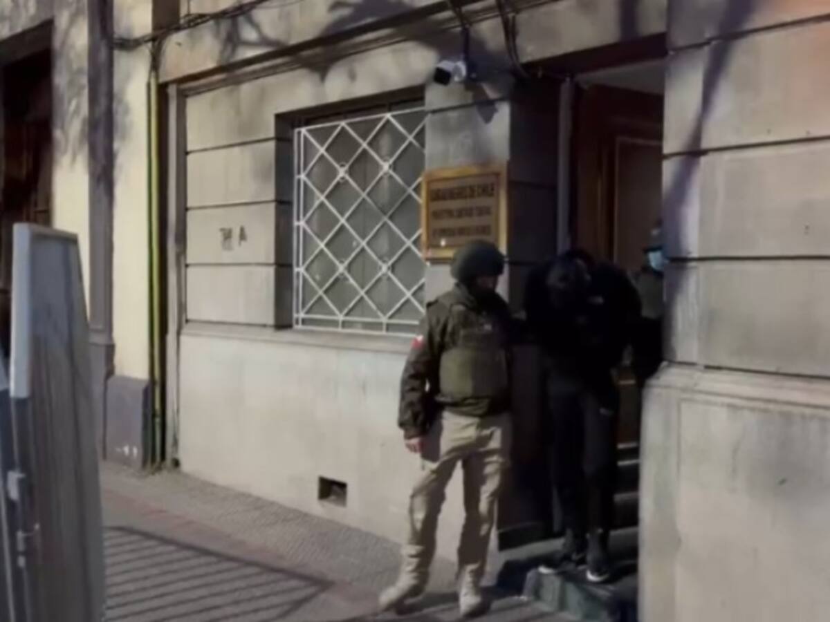 Tiene 17 años y lo entregó su padrastro: Carabineros publica imágenes del cuarto detenido por fatal encerrona en San Bernardo