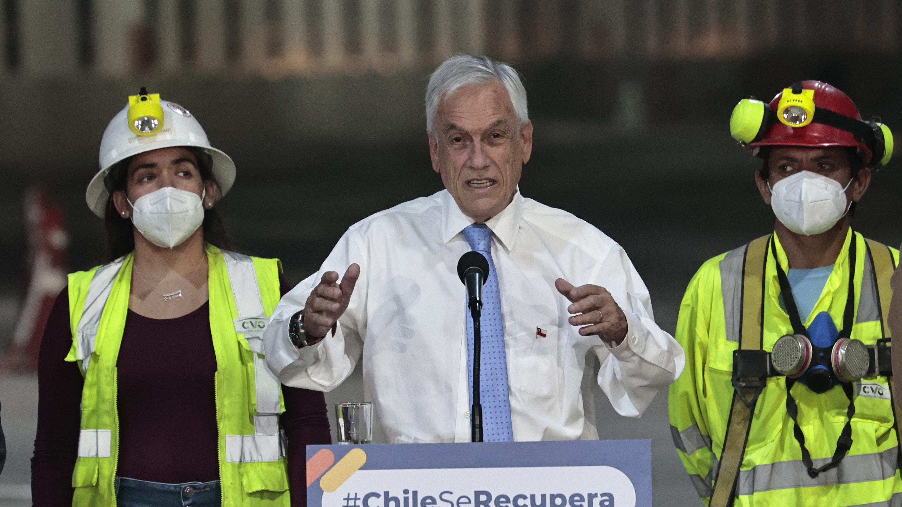 1 de marzo 2022/SantiagoEl Presidente de la República, Sebastián Piñera, acompañado de los ministros de Transportes, Gloria Hutt de Economía, Lucas Palacios; del Trabajo, Patricio Melero; y el Subsecretario de Obras Públicas, Cristóbal Leturia, visita obras de la nueva Autopista Américo Vespucio Oriente y destaca medidas desplegadas para impulsar la reactivación económica.
FOTO KARIN POZO /AGENCIAUNO