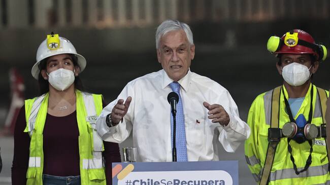 1 de marzo 2022/SantiagoEl Presidente de la República, Sebastián Piñera, acompañado de los ministros de Transportes, Gloria Hutt de Economía, Lucas Palacios; del Trabajo, Patricio Melero; y el Subsecretario de Obras Públicas, Cristóbal Leturia, visita obras de la nueva Autopista Américo Vespucio Oriente y destaca medidas desplegadas para impulsar la reactivación económica.
FOTO KARIN POZO /AGENCIAUNO