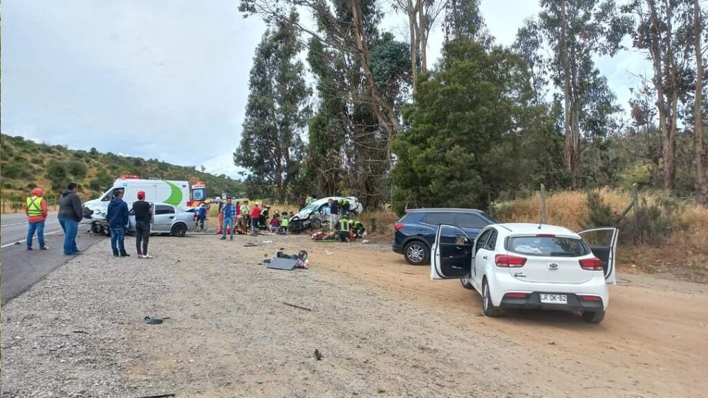 Accidente de tránsito entre dos automóviles deja tres fallecidos en Casablanca
