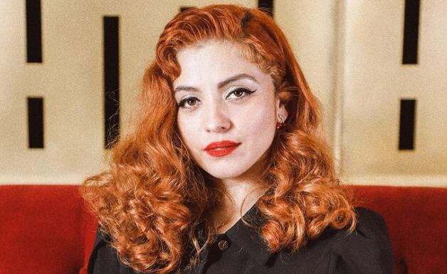 Mon Laferte realiza comparación en tres ella y su mamá