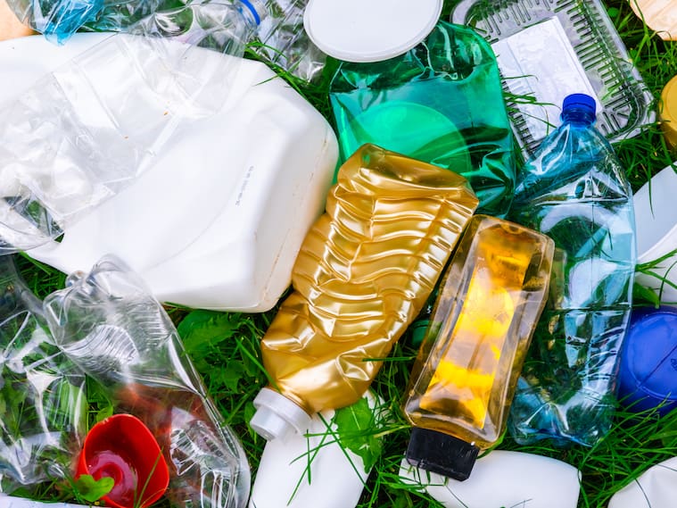 ¿Qué significan los números que traen los envases de plásticos? (y por qué podrían ser importante para tu salud)